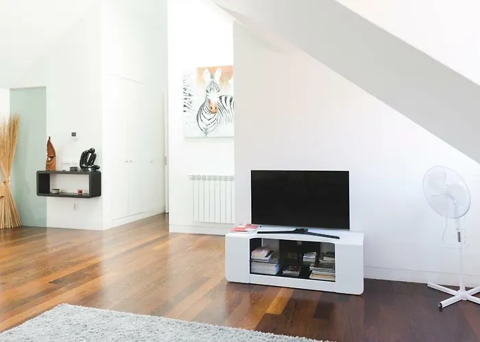 Aposentus - Downtown Modern Penthouse דירה