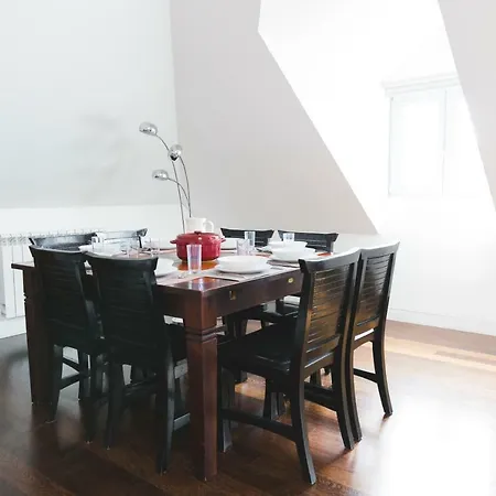 Aposentus - Downtown Modern Penthouse Apartment *