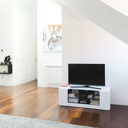 Aposentus - Downtown Modern Penthouse Apartment